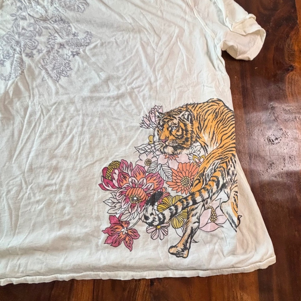 Back When Tiger and Floral Graphic Tee Cream Short Sleeve Cotton Modal Large - Picture 7 of 7